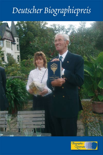 &Uuml;bergabe des Buches an Hans Heckmann